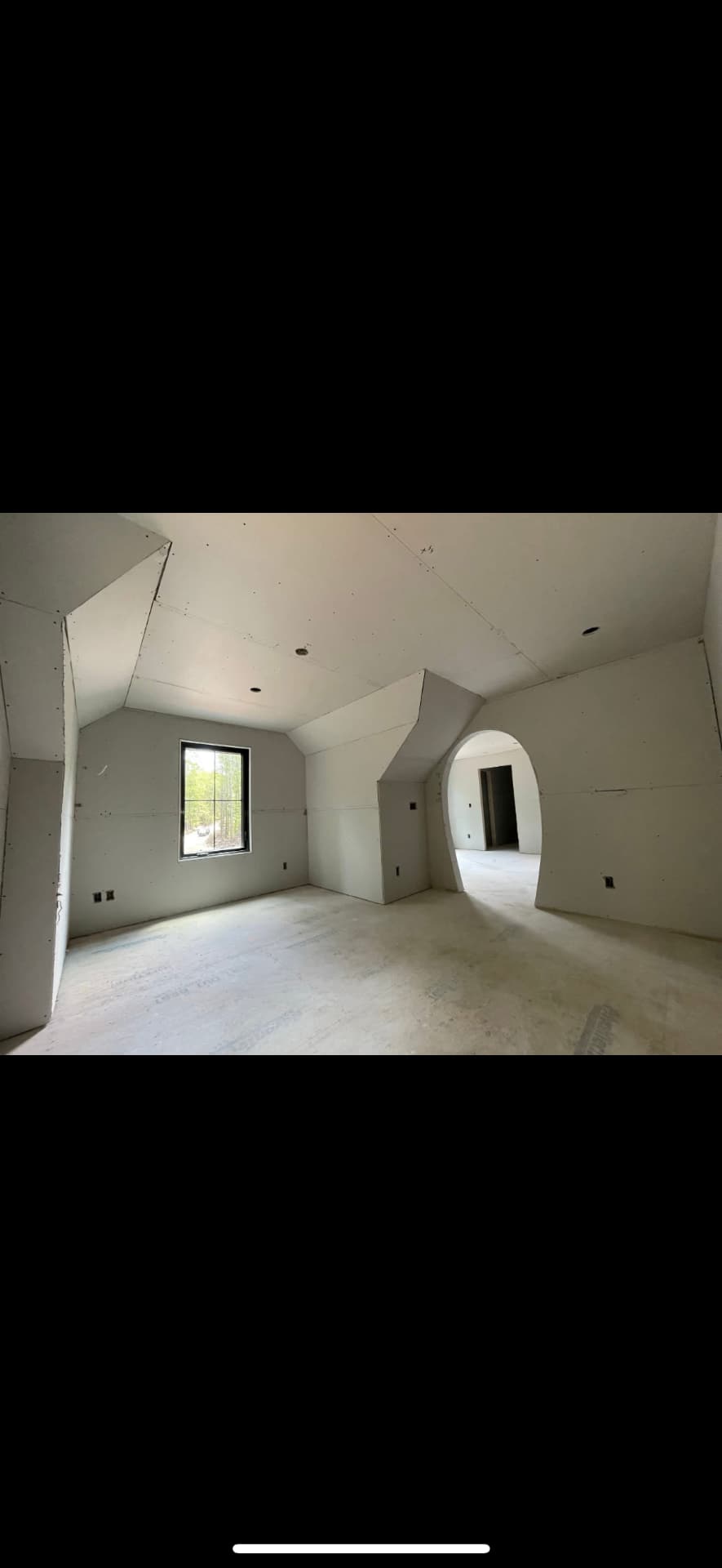 Arched doorway finished smooth in drywall